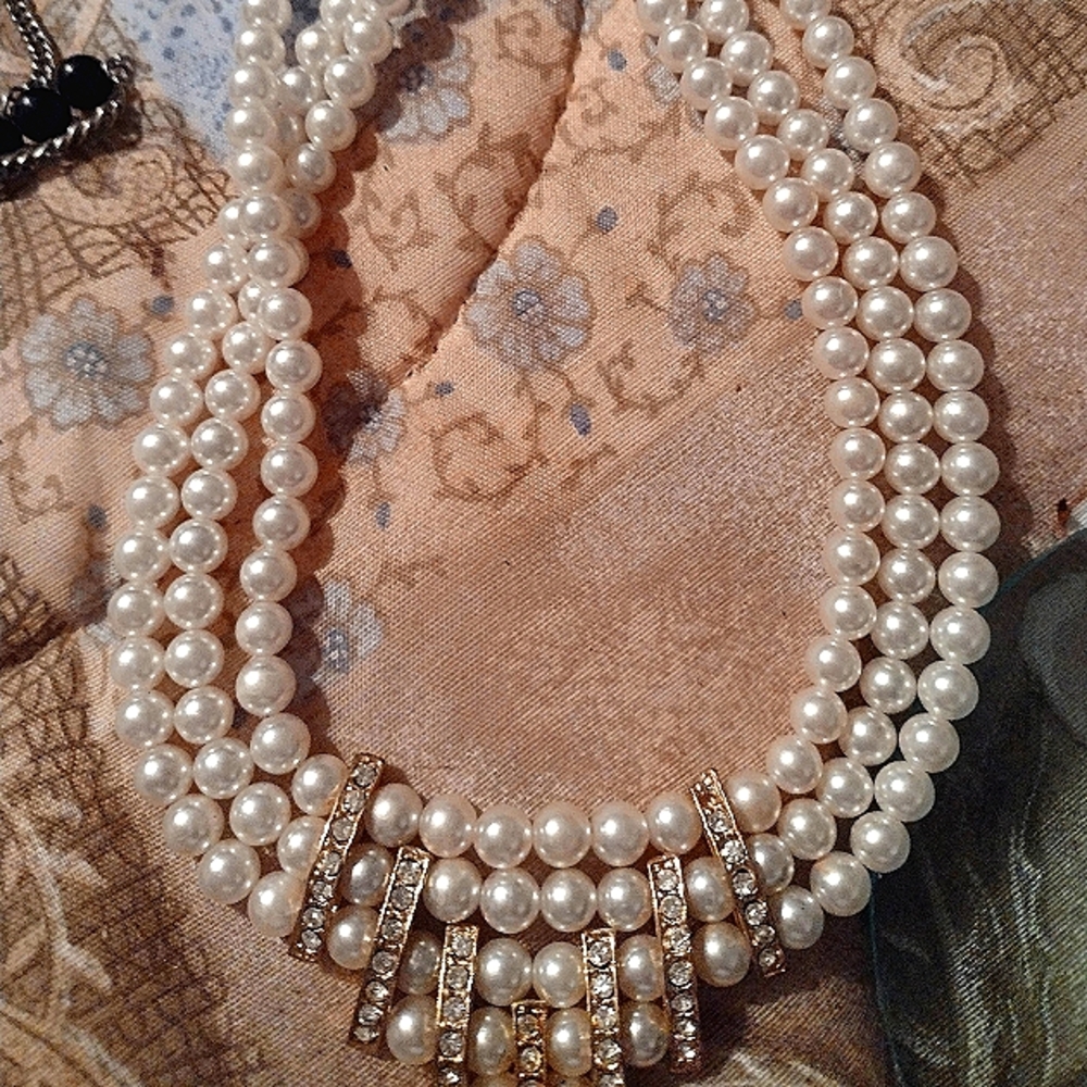 Pearl gold diamond necklace